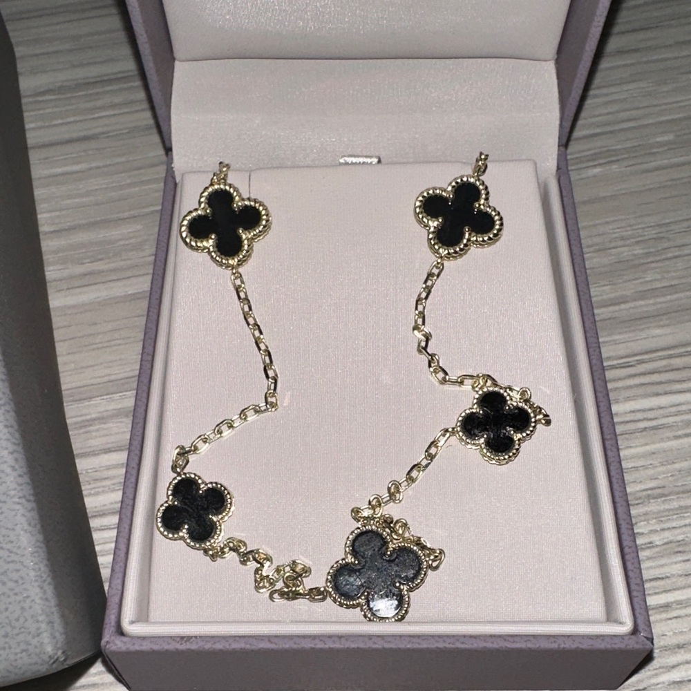 14ky black onyx clover station necklace